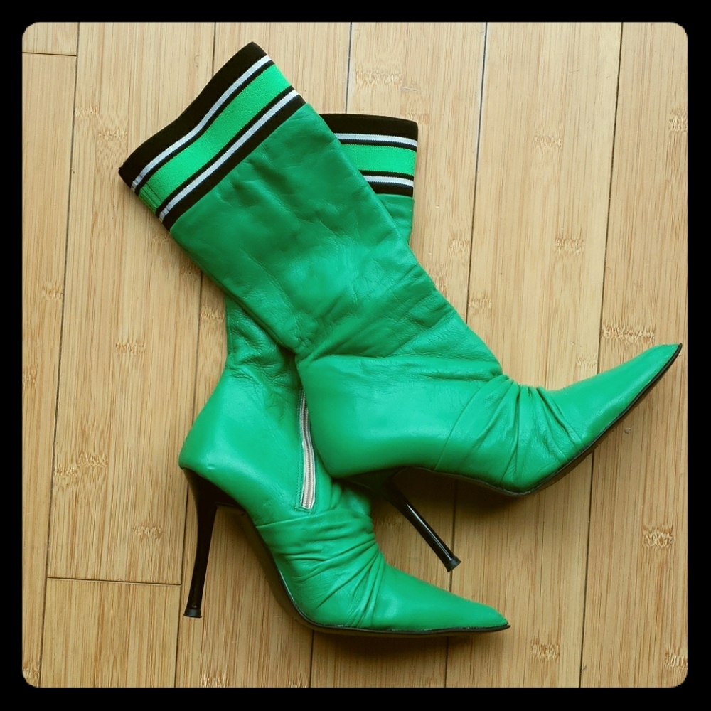 SOLD Apple 🍎 green boots